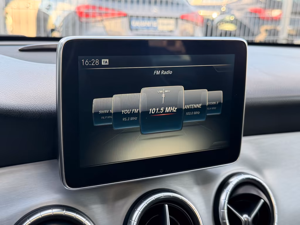 Mercedes-Benz CLA 220