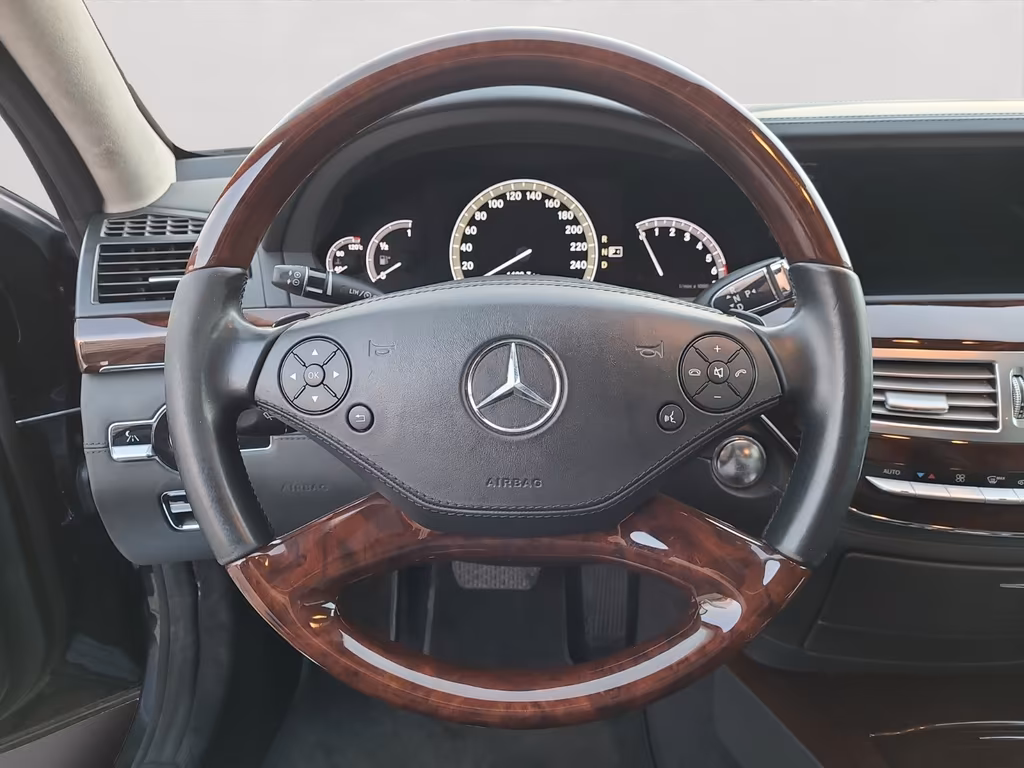 Mercedes-Benz S 600
