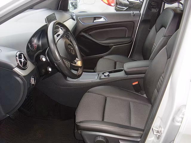 Mercedes-Benz B 220