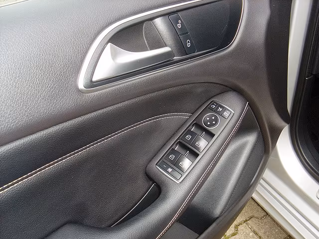 Mercedes-Benz B 220
