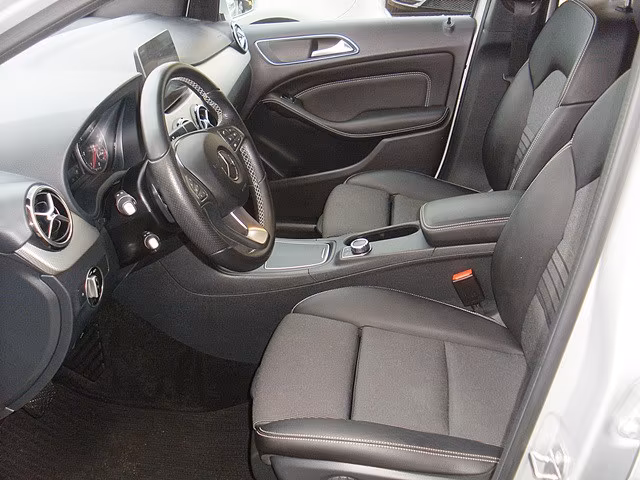 Mercedes-Benz B 220