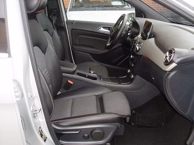 Mercedes-Benz B 220