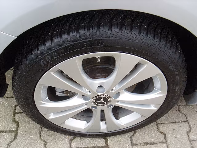Mercedes-Benz B 220