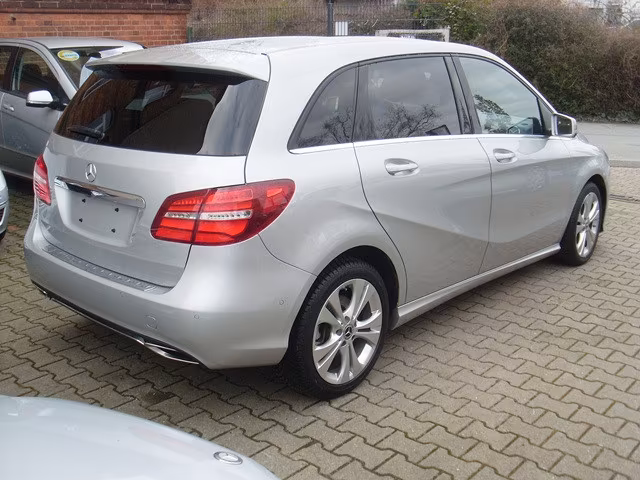 Mercedes-Benz B 220