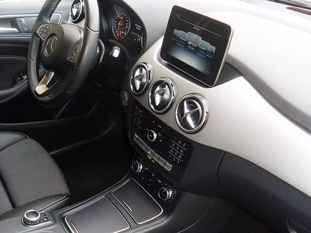 Mercedes-Benz B 220