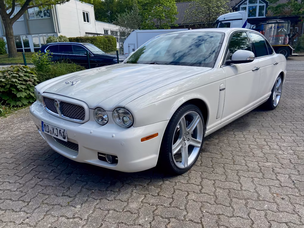 Jaguar XJ8
