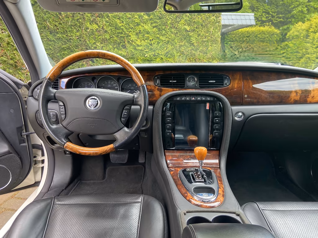 Jaguar XJ8