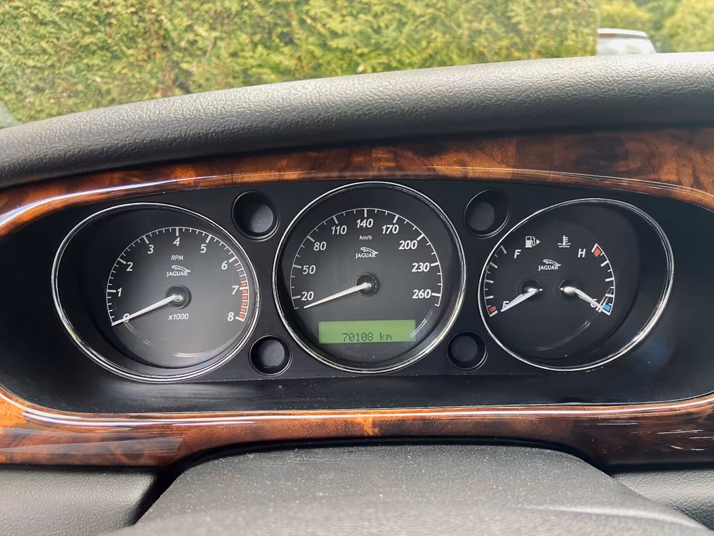 Jaguar XJ8