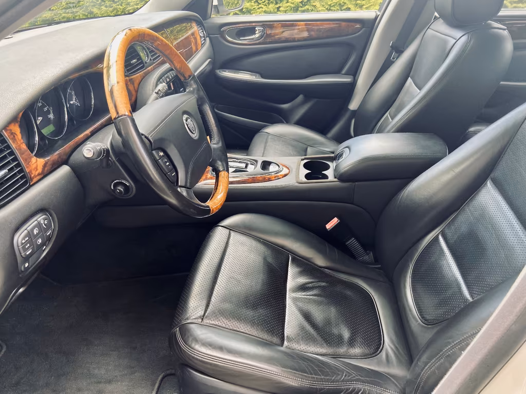 Jaguar XJ8
