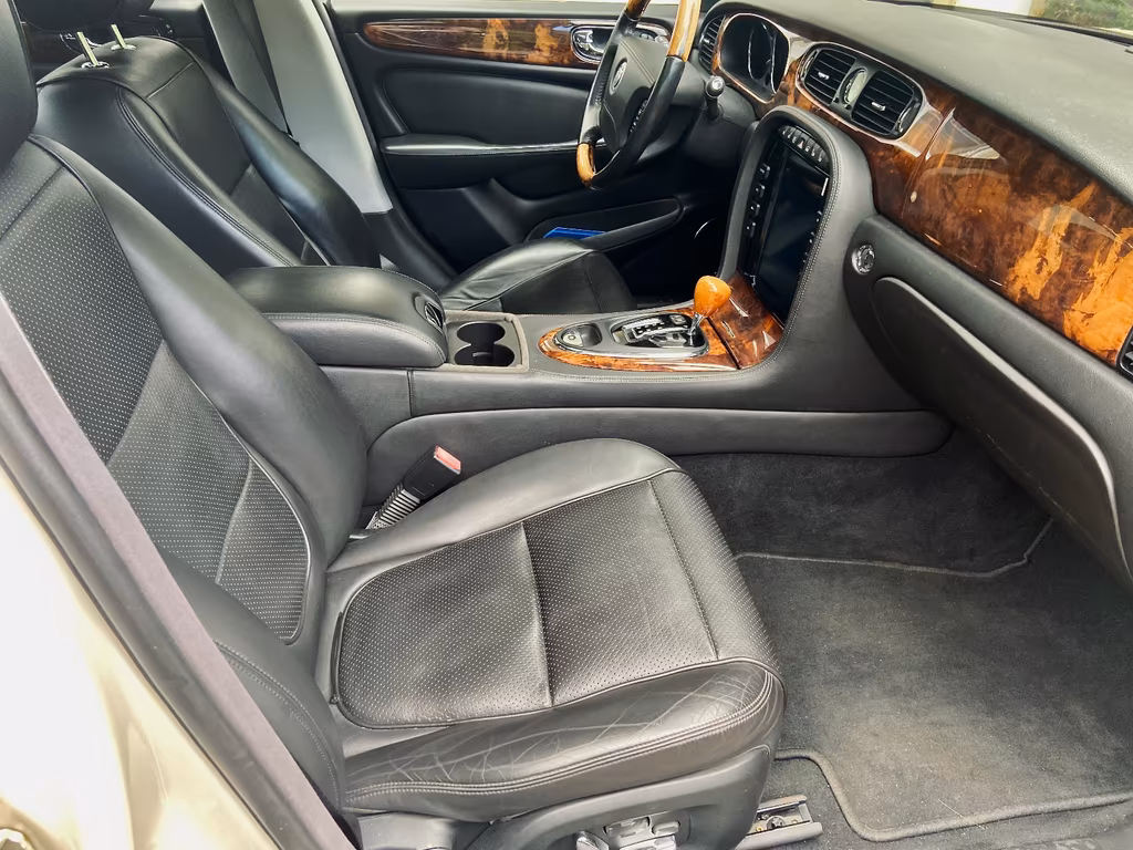Jaguar XJ8