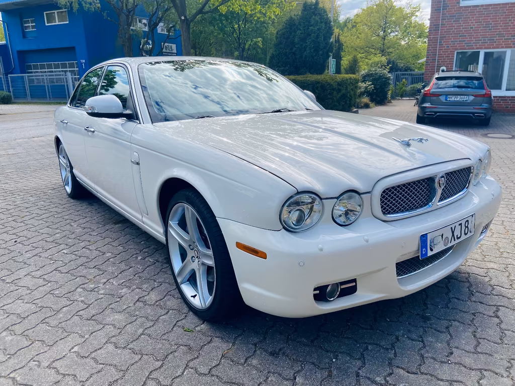 Jaguar XJ8