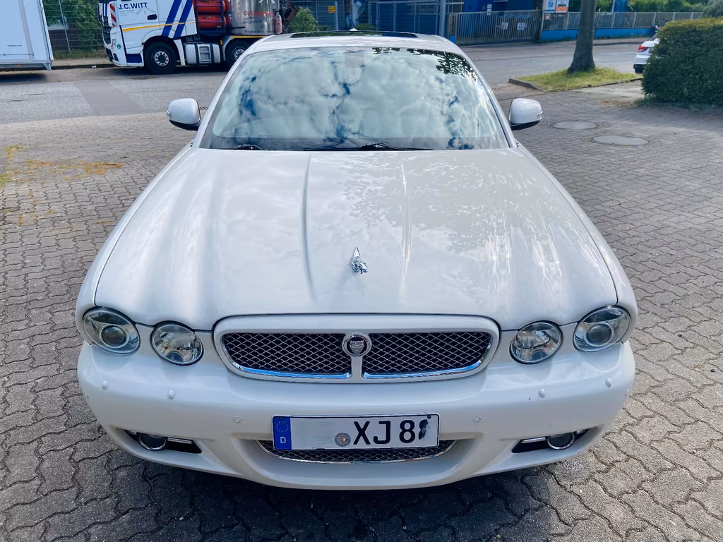Jaguar XJ8