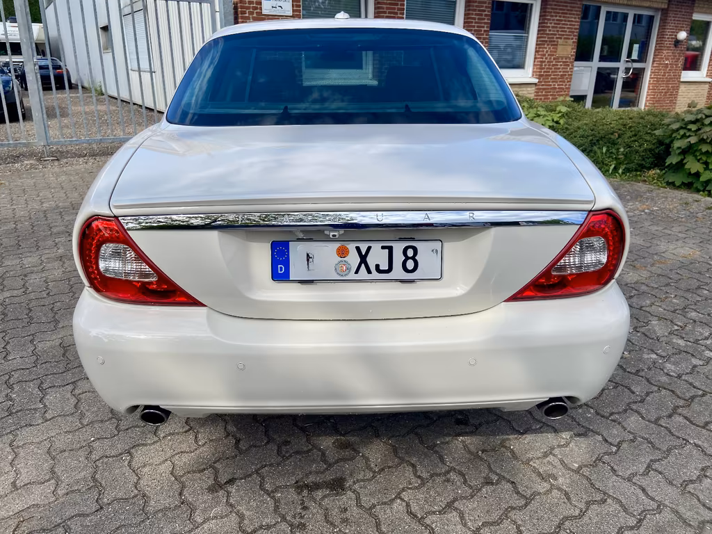 Jaguar XJ8