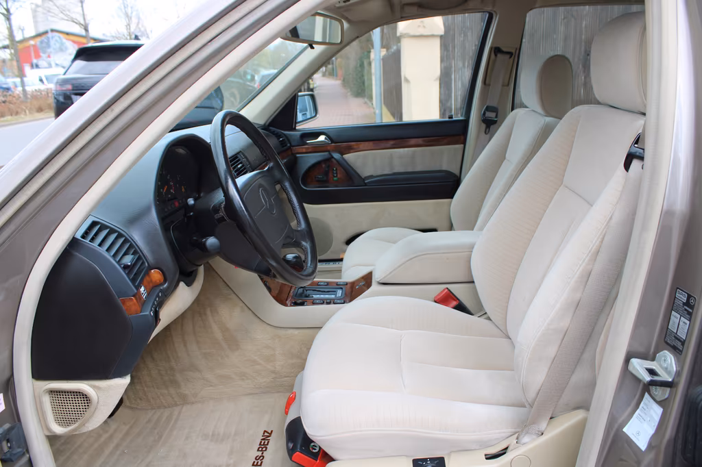 Mercedes-Benz S 300