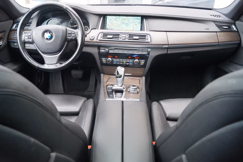 BMW 740