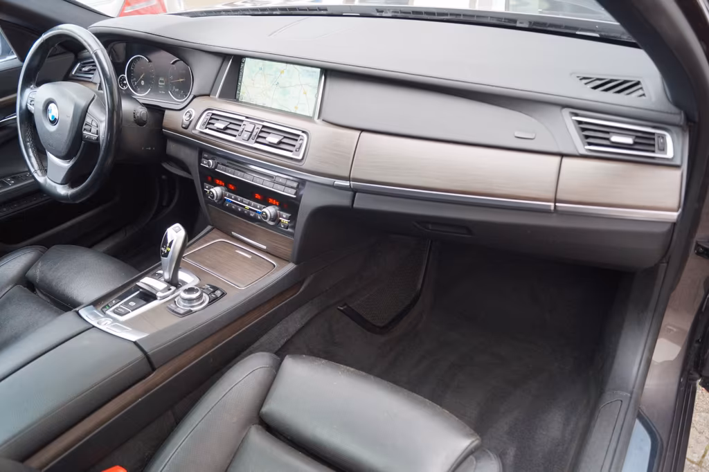 BMW 740