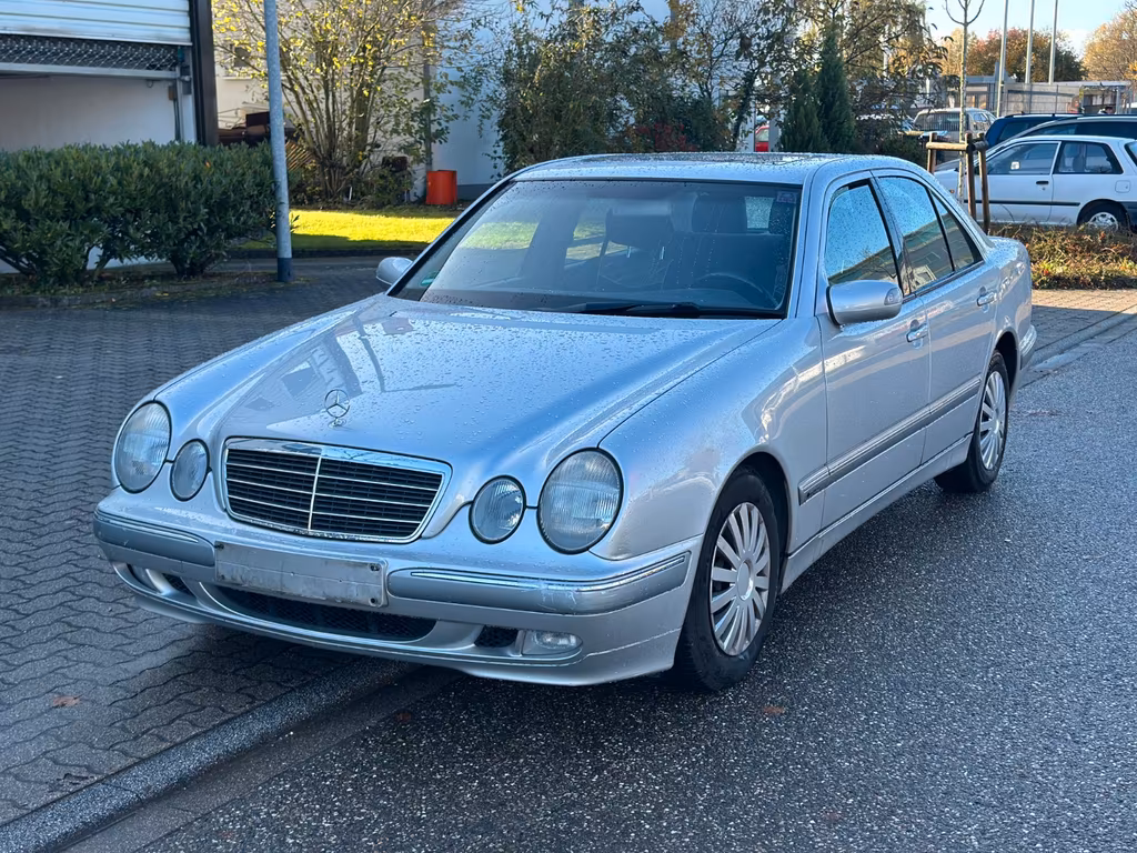 Mercedes-Benz E 240