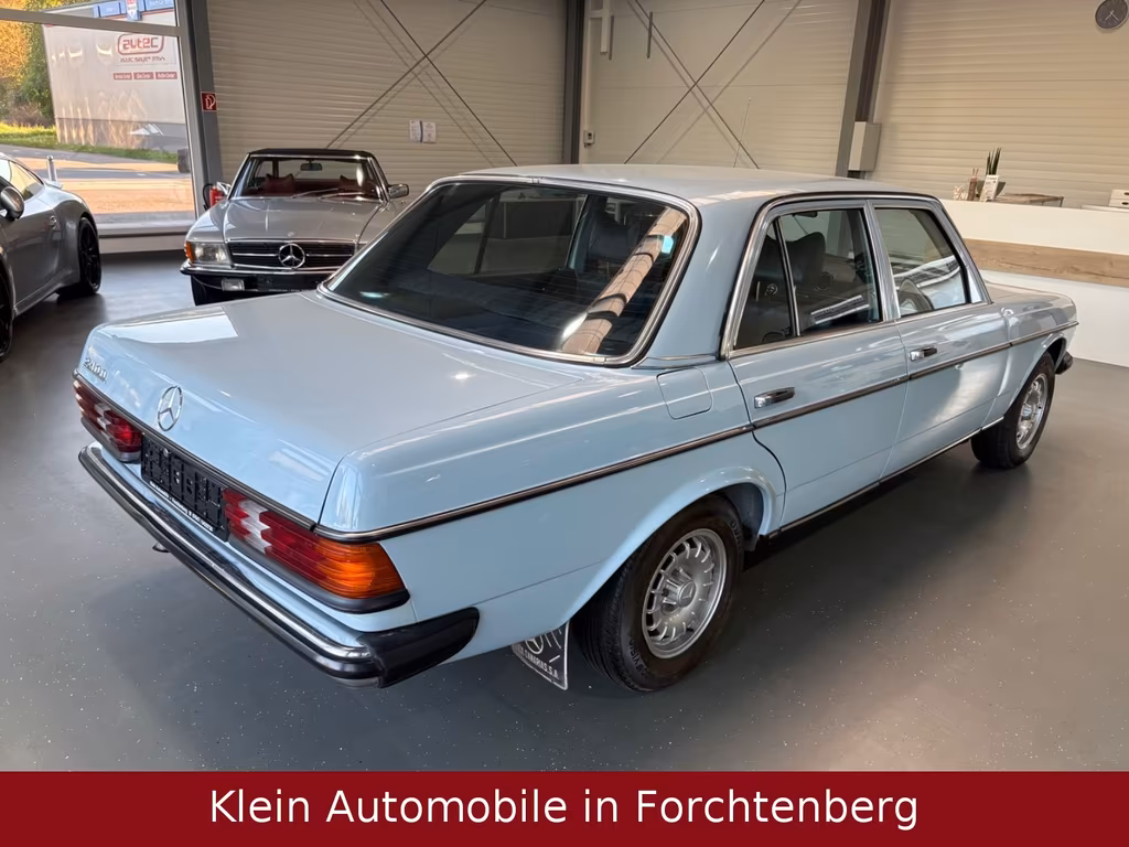 Mercedes-Benz 240