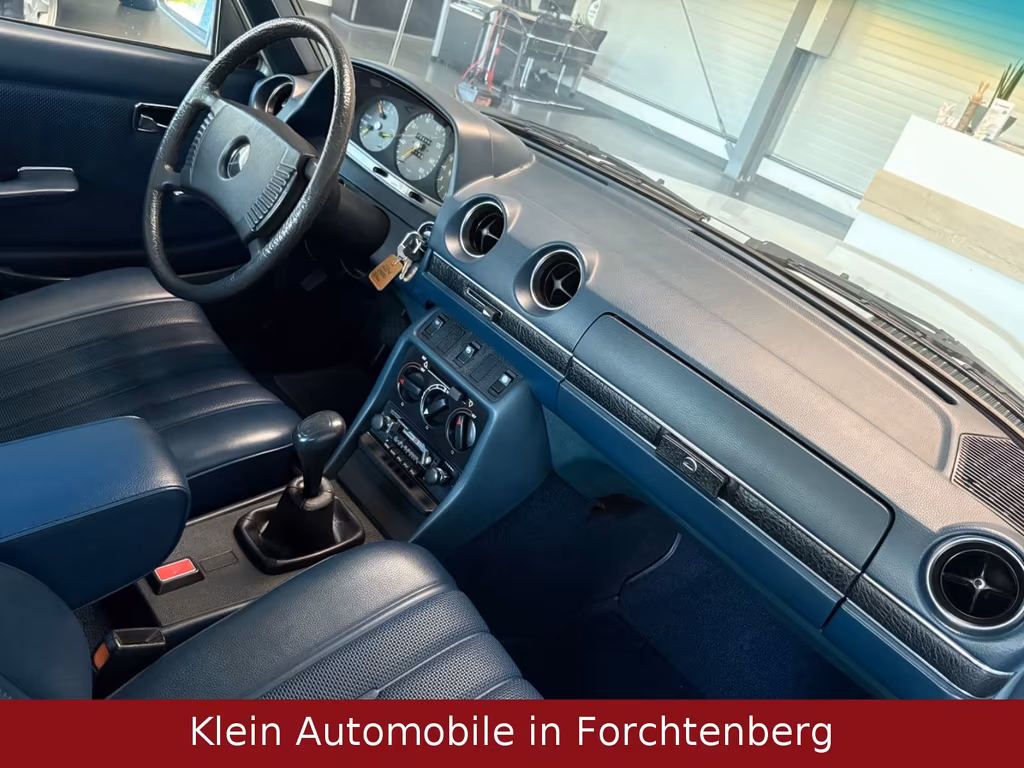 Mercedes-Benz 240