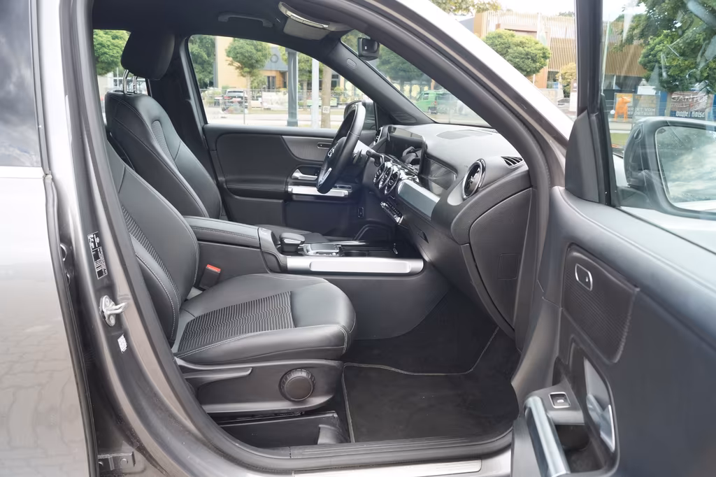 Mercedes-Benz GLB 220
