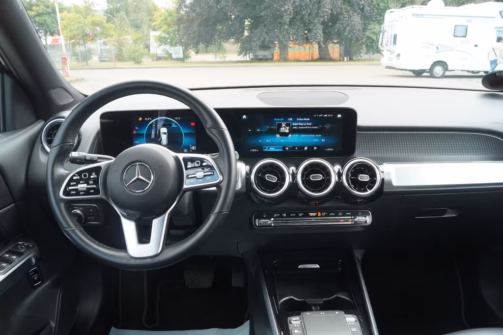 Mercedes-Benz GLB 220
