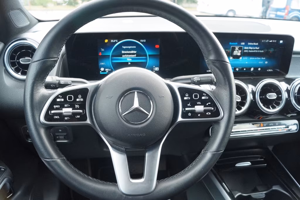 Mercedes-Benz GLB 220