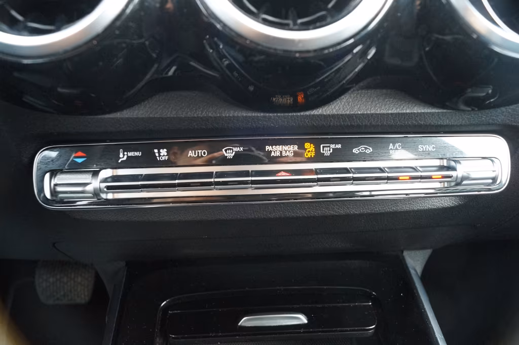 Mercedes-Benz GLB 220