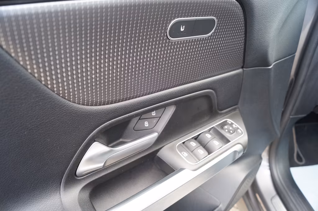 Mercedes-Benz GLB 220