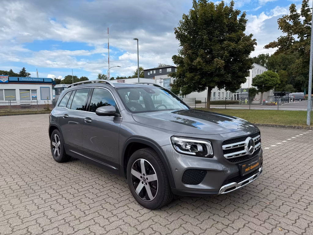 Mercedes-Benz GLB 220