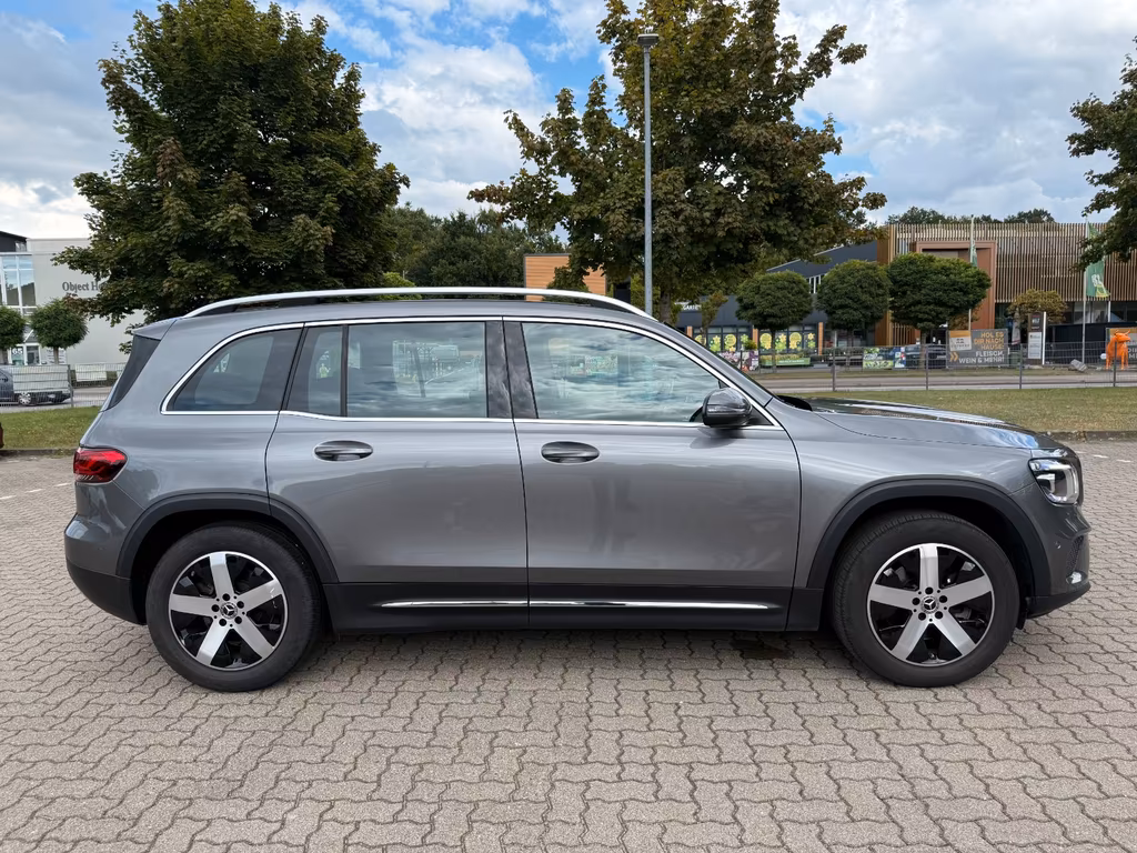 Mercedes-Benz GLB 220
