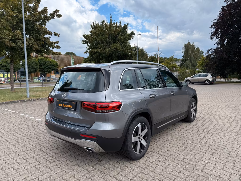 Mercedes-Benz GLB 220