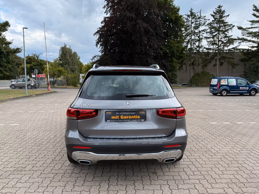Mercedes-Benz GLB 220