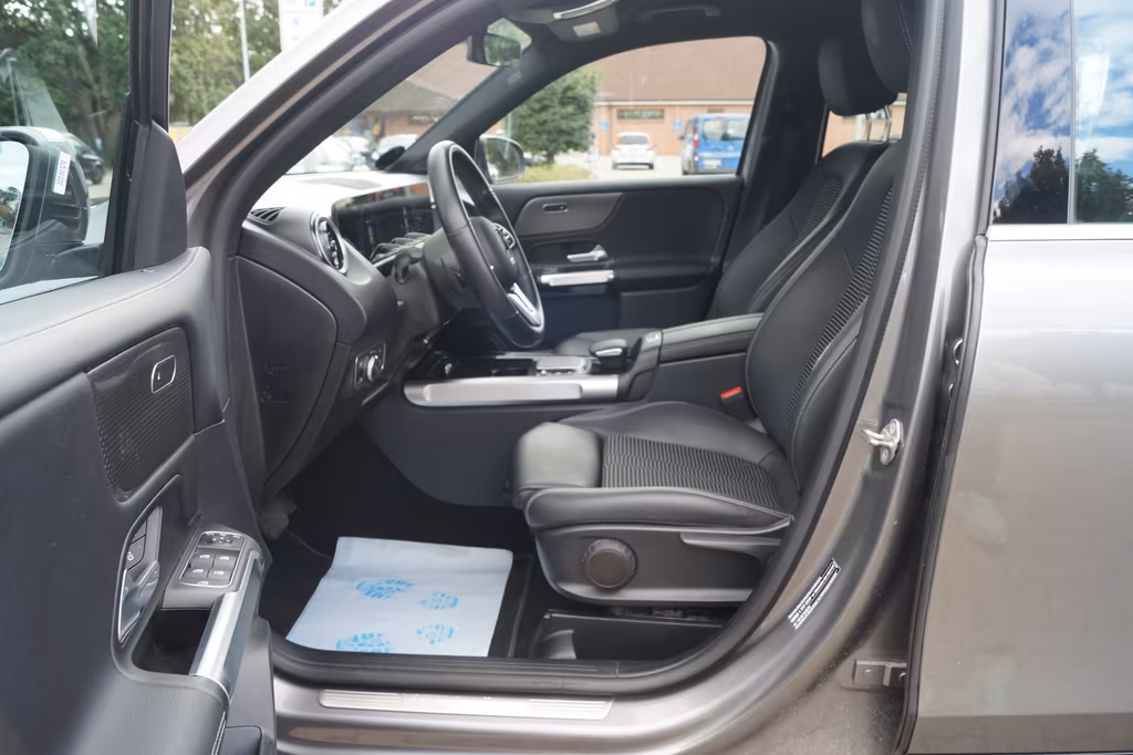 Mercedes-Benz GLB 220