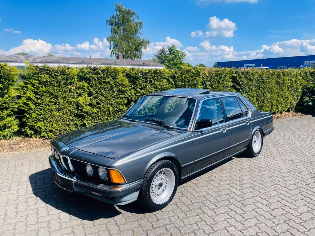 BMW 745