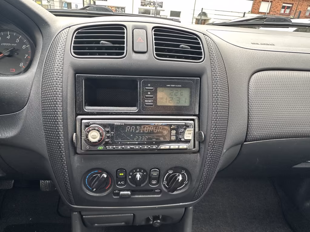 Mazda 323