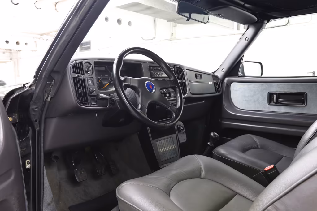 Saab 900