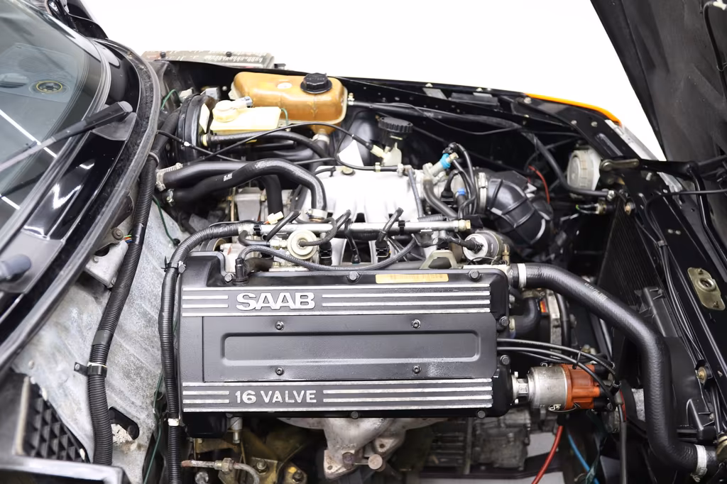 Saab 900