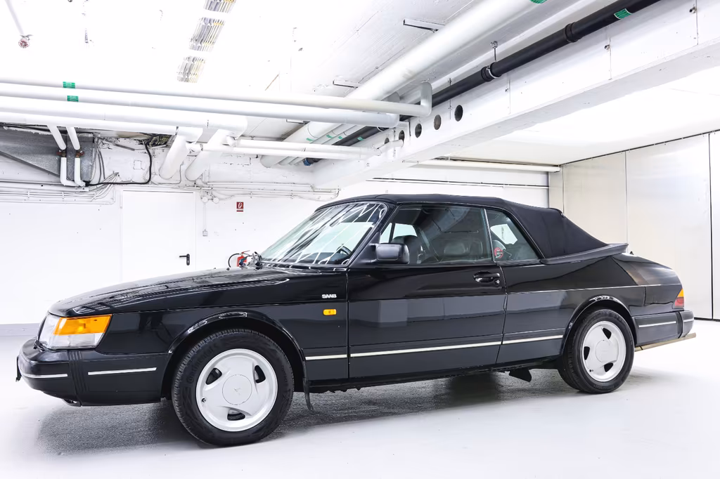 Saab 900