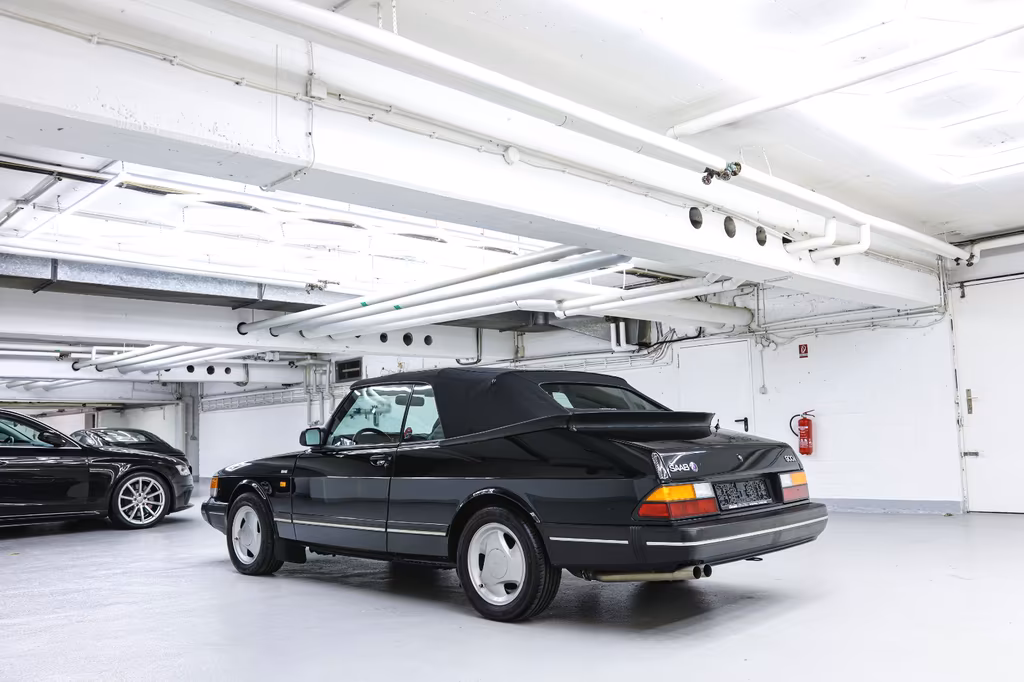 Saab 900