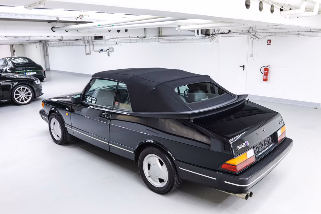 Saab 900