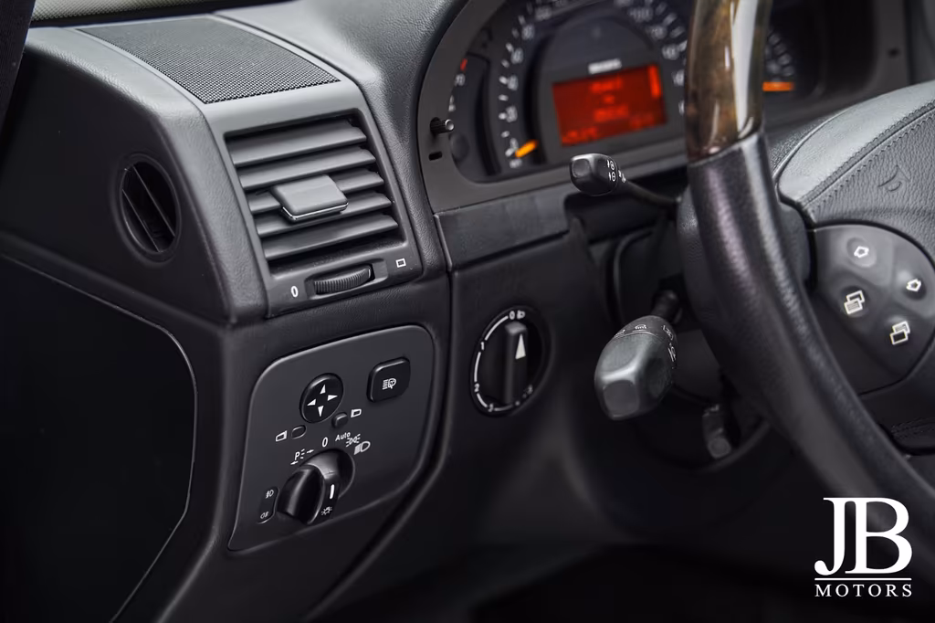 Mercedes-Benz G 500