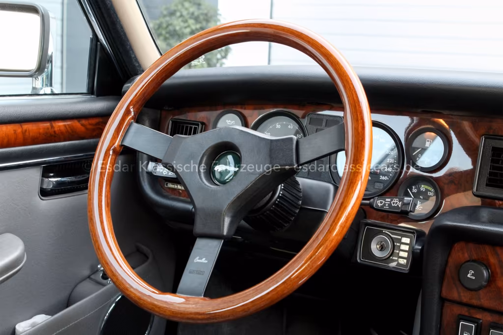 Jaguar XJ12