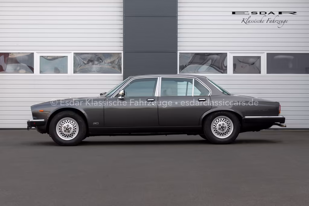 Jaguar XJ12