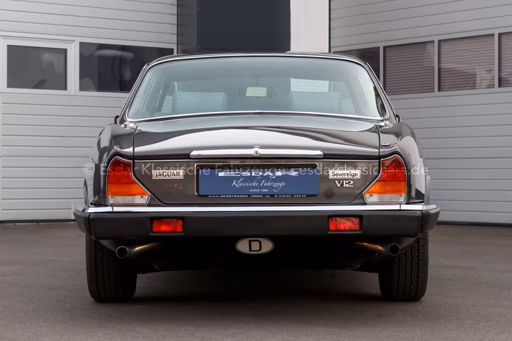 Jaguar XJ12