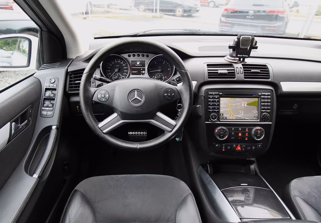 Mercedes-Benz R 320