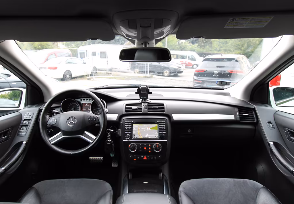 Mercedes-Benz R 320