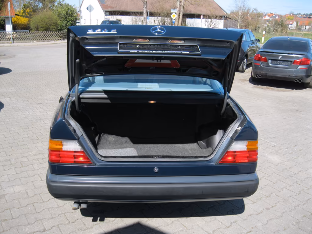 Mercedes-Benz 260