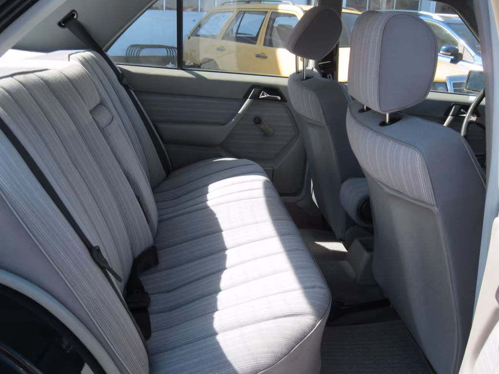 Mercedes-Benz 260