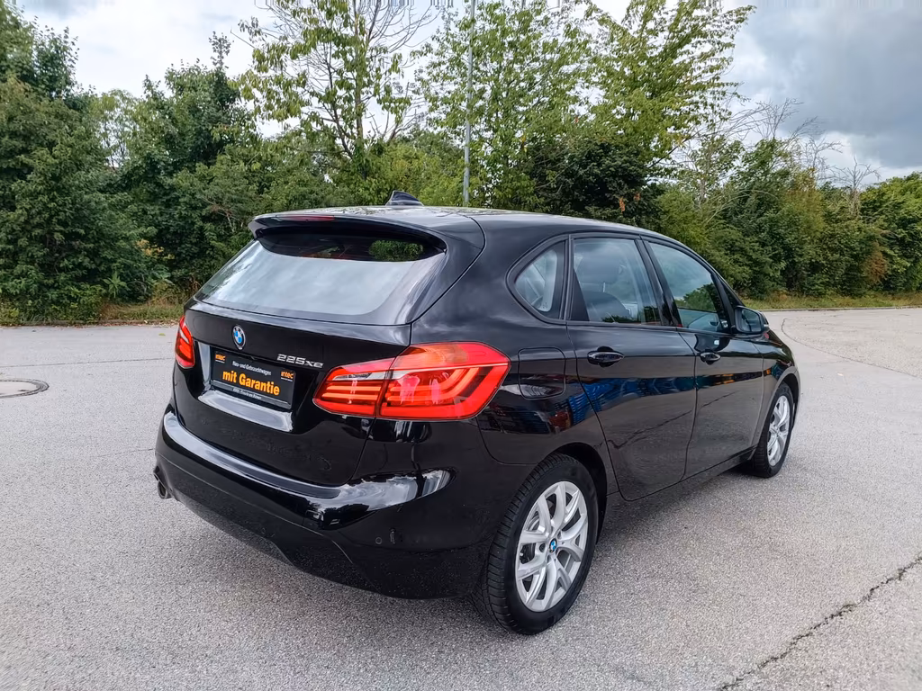 BMW 225