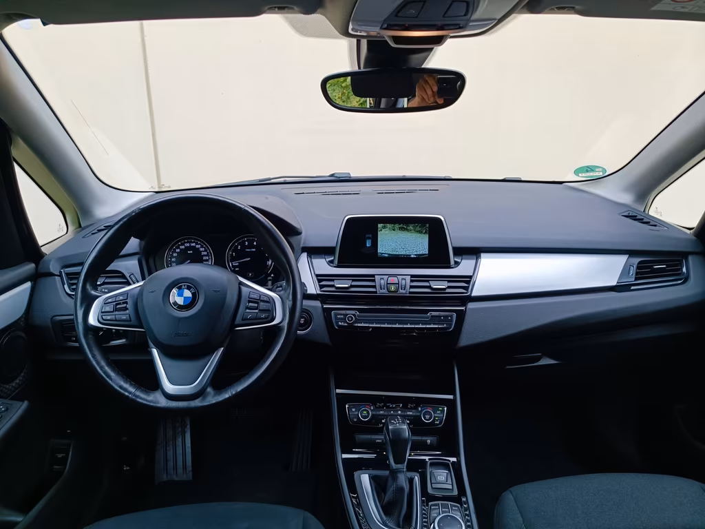 BMW 225